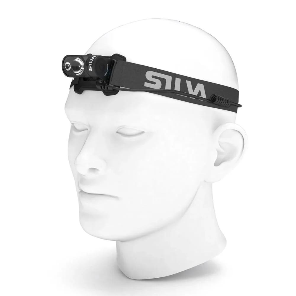 Silva Cross Trail 7R pannlampa sitter på modell.