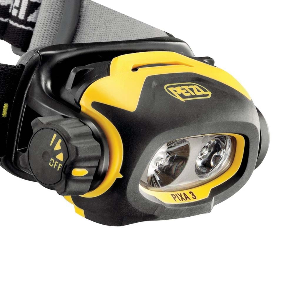 Tålig pannlampa som drivs med AA batterier från Petzl Pixa 3.