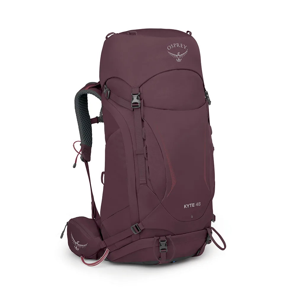 Lila dagsryggsäck från osprey 48 kyte på 48 liter.