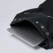 Närbild på datorfack tillhörande Sandqvist Hege Metal Hook.