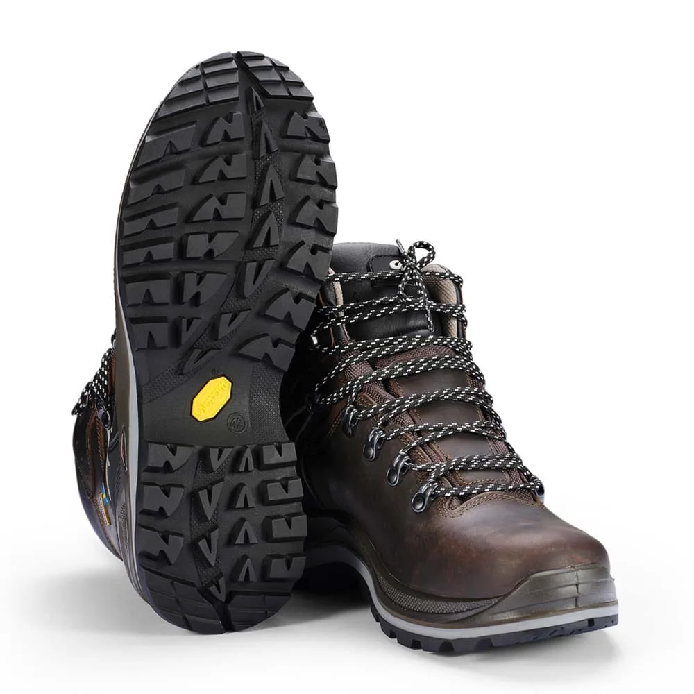 Bruna kängor i skinn från Graninge Hemavan.