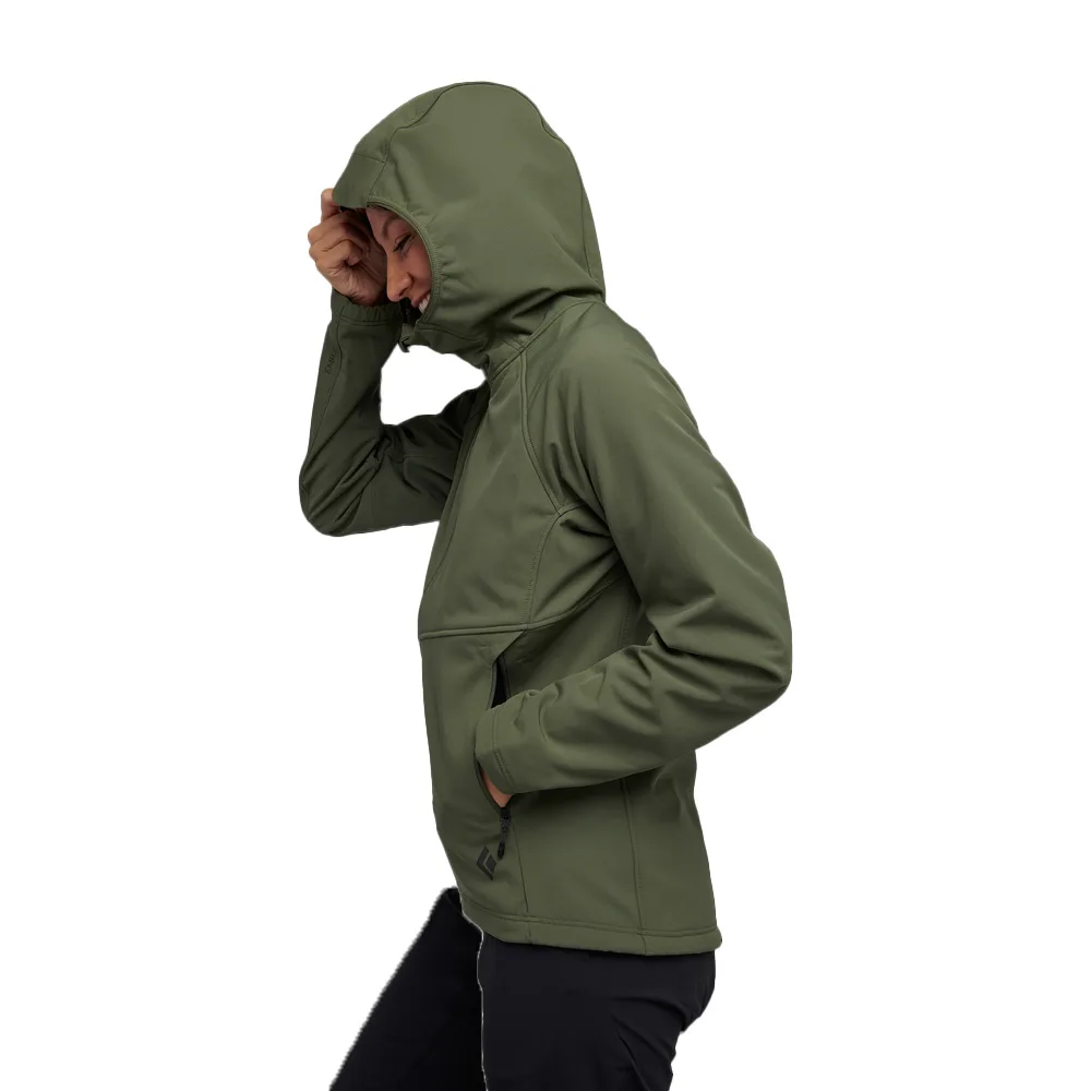 WOMEN'S ELEMENT HOODY från sidan på en modell