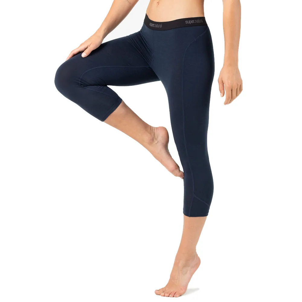 Kvinna som bär Base 3/4 Tight 230 från super.natural.
