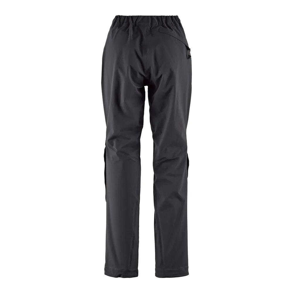 Baksidan av vattentäta överdragsbyxor Asynja Pant W från Klättermusen.