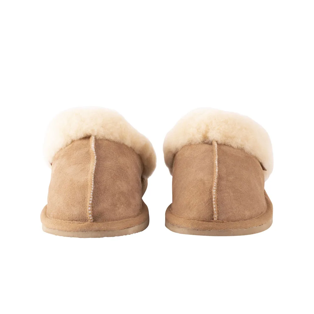 Klassiska fårskinnstofflor från Shepherd Jessica tofflor för dam i färgen chestnut.