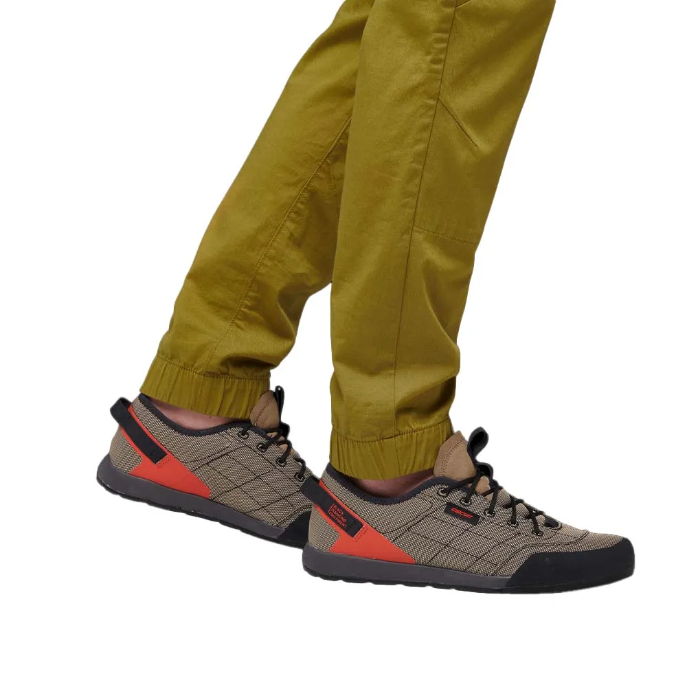 Närbild mudd av MEN'S NOTION PANTS