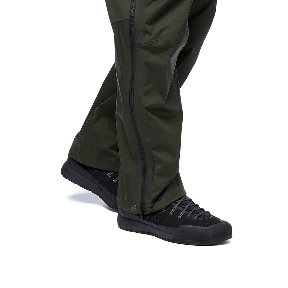 Närbild på Black Diamond Stormline Stretch Full Zip Rain Pants