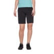 Person som bär Black Diamond Valley Shorts