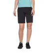 Person som bär Black Diamond Valley Shorts