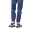 Person som bär Rieker 26761-14 sandaler