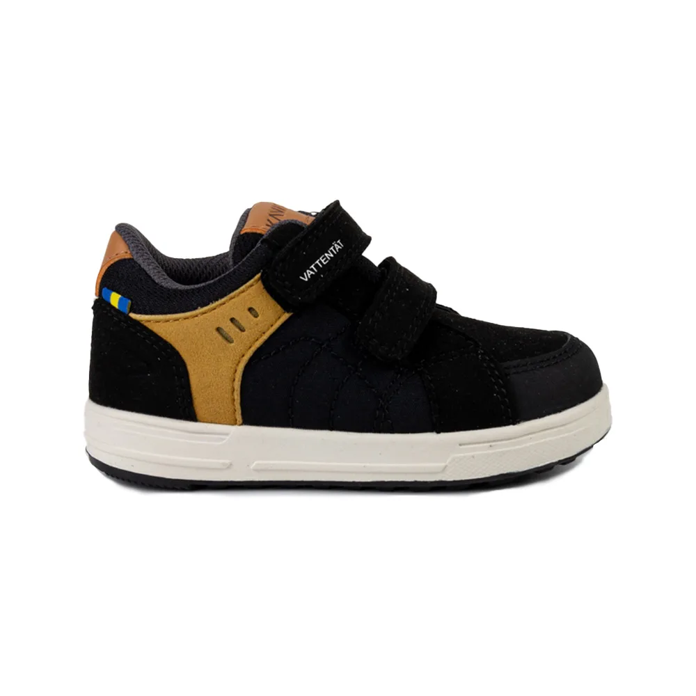 Svarta skor för barn från Kavat Svedby WP sneakers