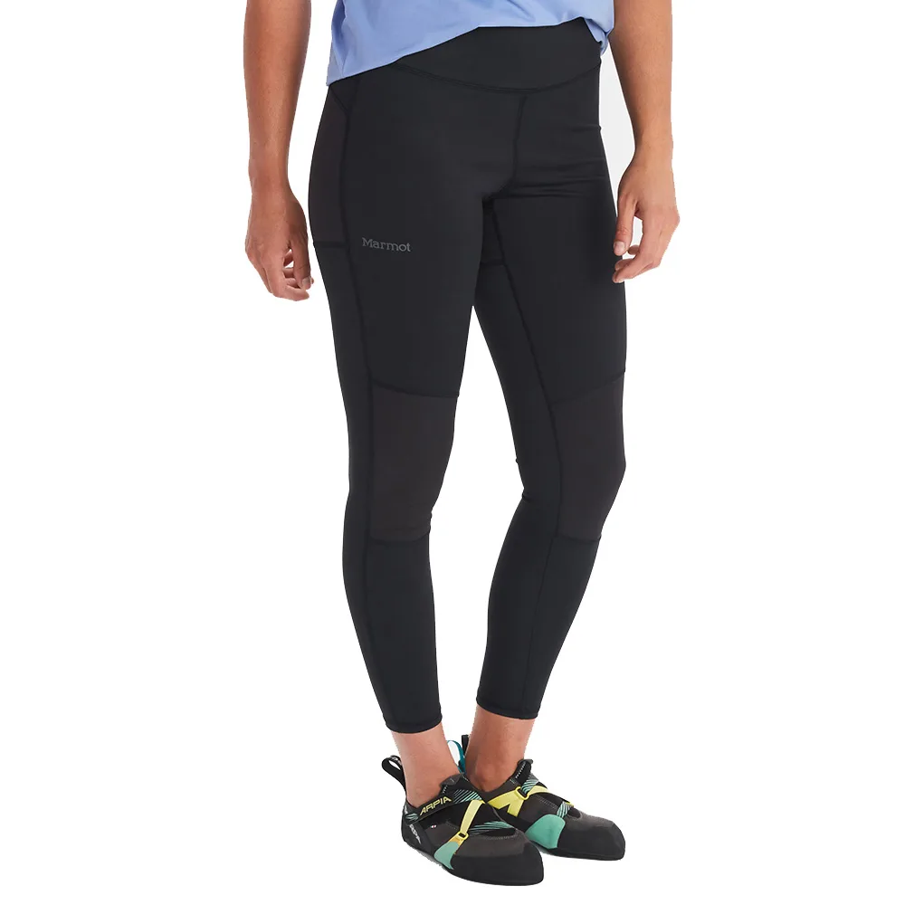 Kvinna som bär Marmot Women's Rock Haven Hybrid Tight framsida svart