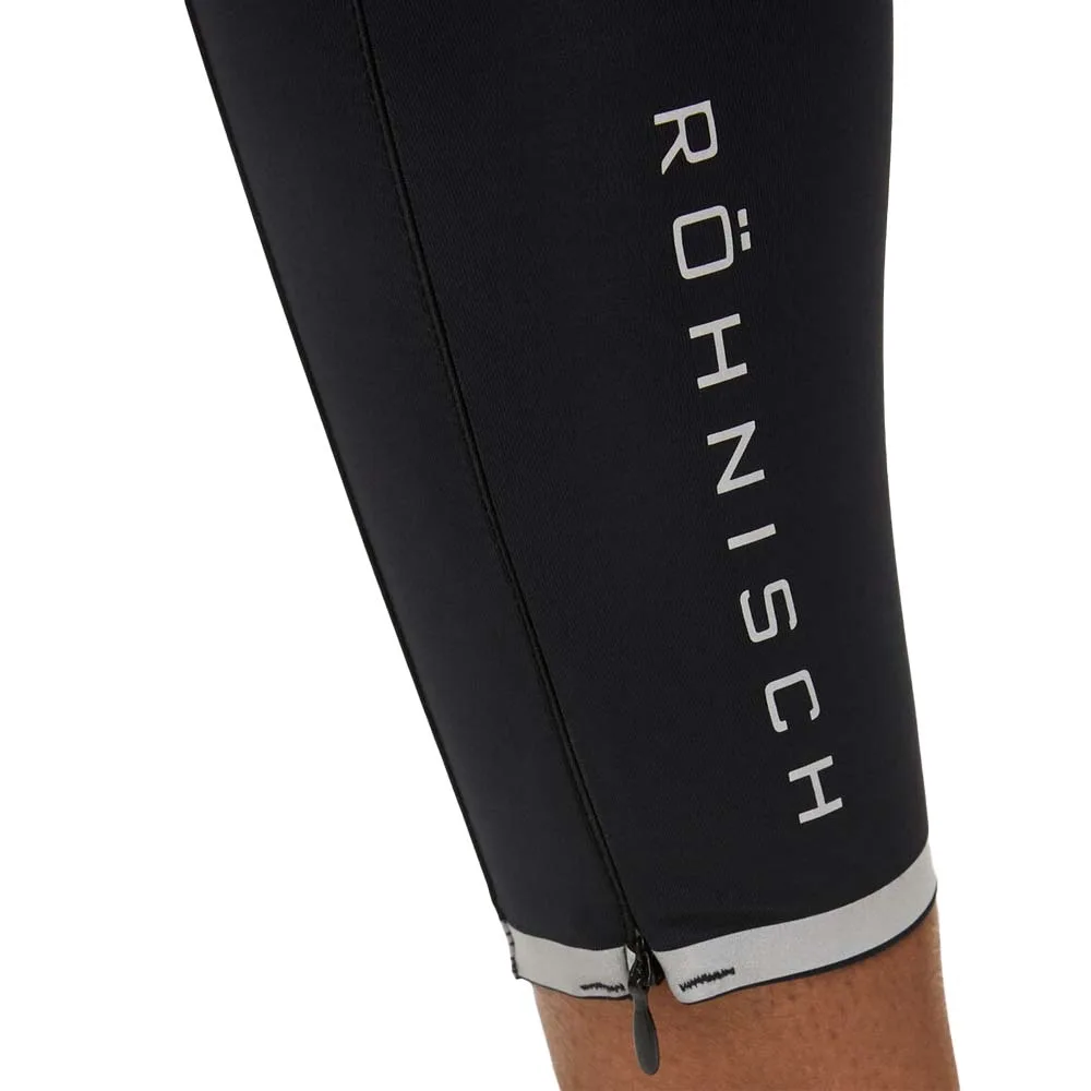 Närbild på logga och ben av Röhnisch Shape Skyla Tights (dam)