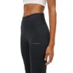 Röhnisch Flattering High Waist Pants (dam) snett framifrån.