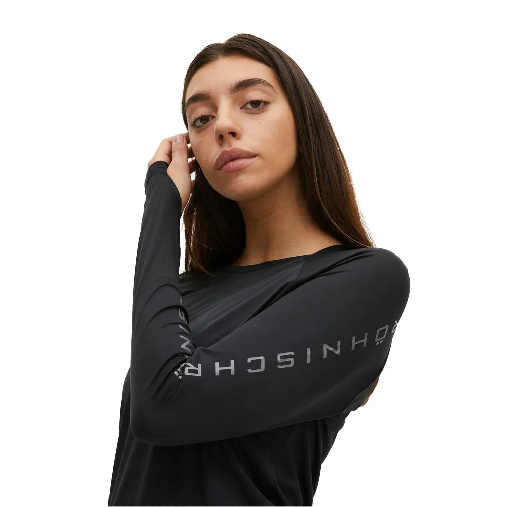 Active Logo Long Sleeve på modell.