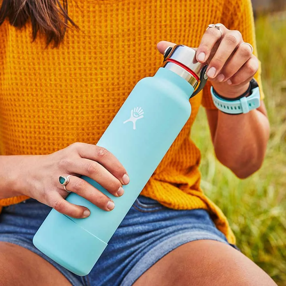 Hydro Flask Standard Stainless Steel Cap munstycke under användning