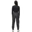 Röhnisch Cliff Rain Pants (dam) bakifrån på modell.