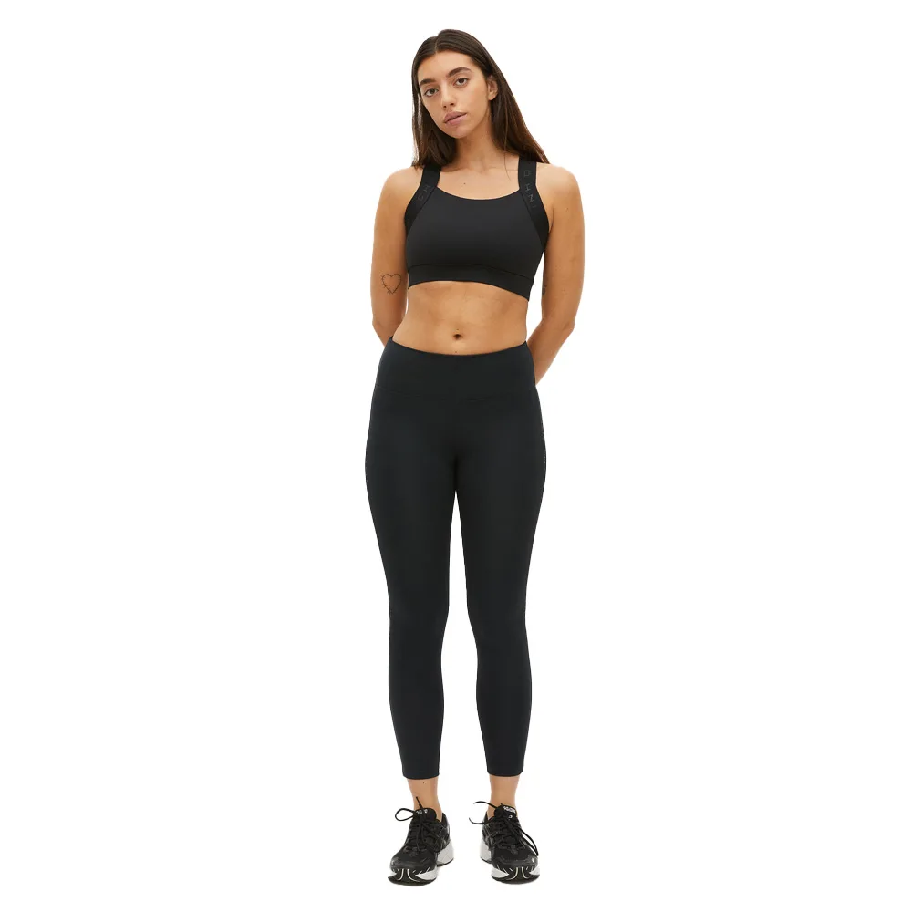 Kay High Waist Tights på modell framifrån