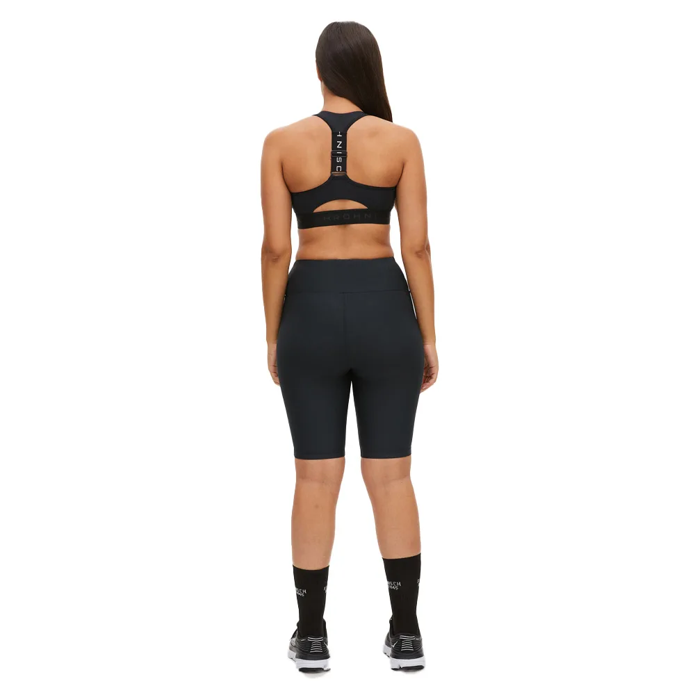 Kay Bike Tights i färgen black/black bakifrån på modell