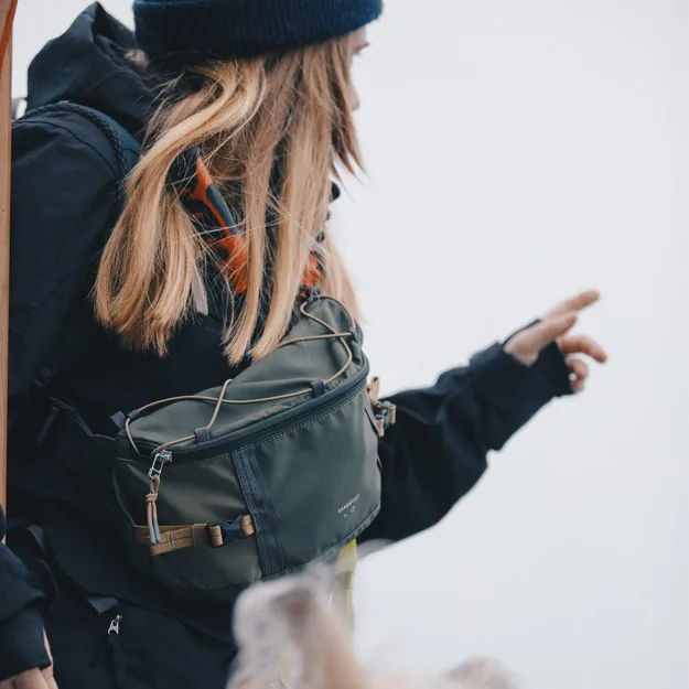 sandqvist ALLTERRAIN HIKE på en kvinnlig modell itomhus