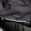 Närbild på lock av Sandqvist Jonatan black