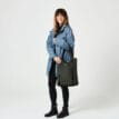 Tretorn Wings tote på en kvinnlig modell