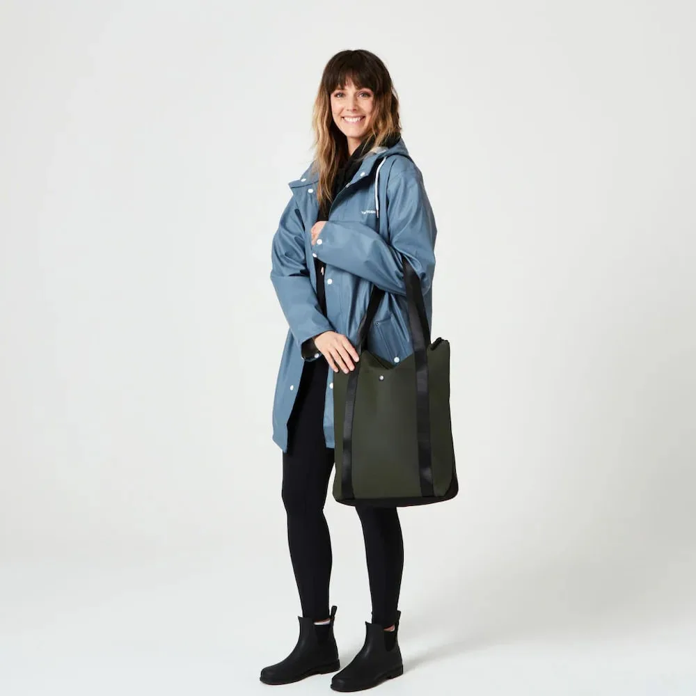 Tretorn Wings tote på en kvinnlig modell
