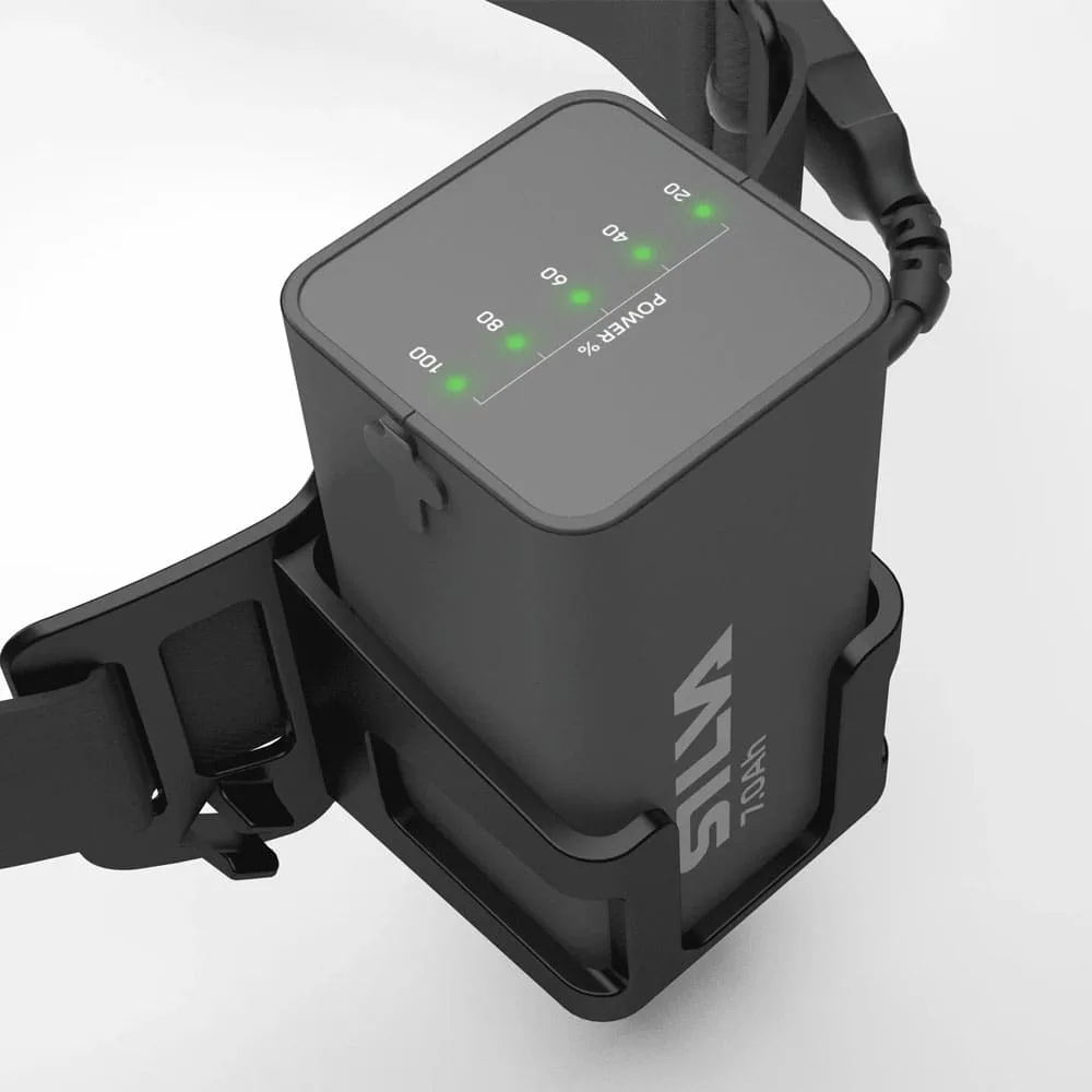Silva HEADLAMP BATTERY 7.0 AH (51.8 WH) på laddning