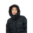 Röhnisch Zoe Down Jacket, Black på en modeel med luvan på