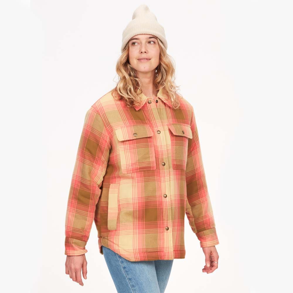 Wm's Ridgefield Sherpa Flannel Jacket framifrån på en mkodell- knäppt