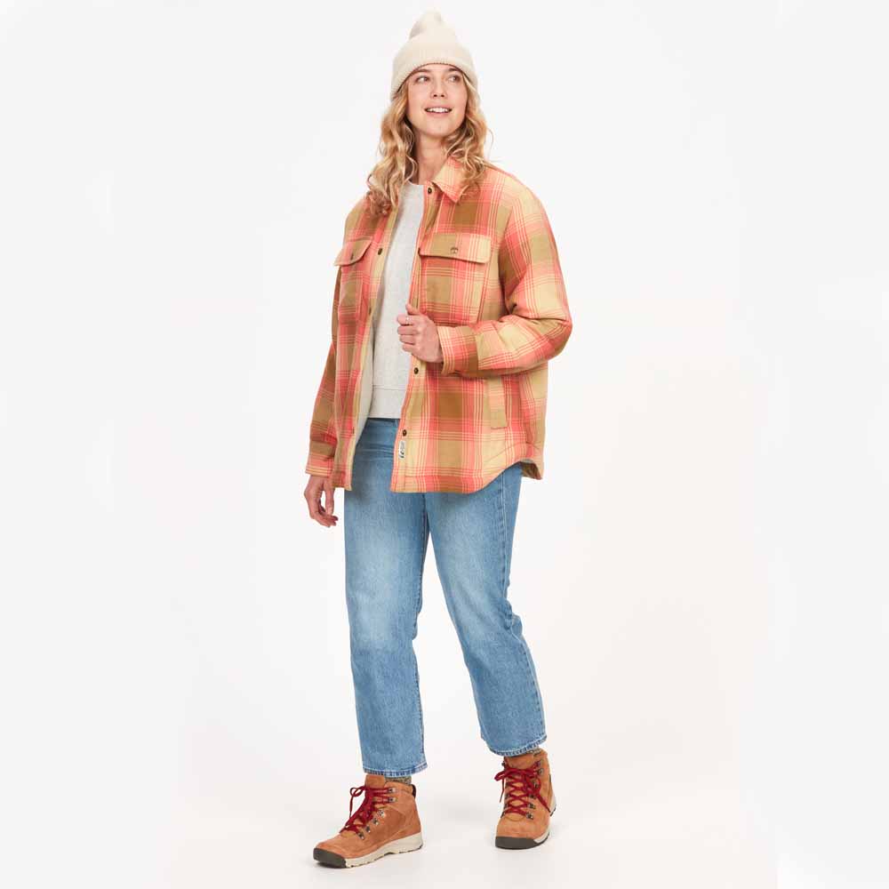 Wm's Ridgefield Sherpa Flannel Jacket på en modell- öppen