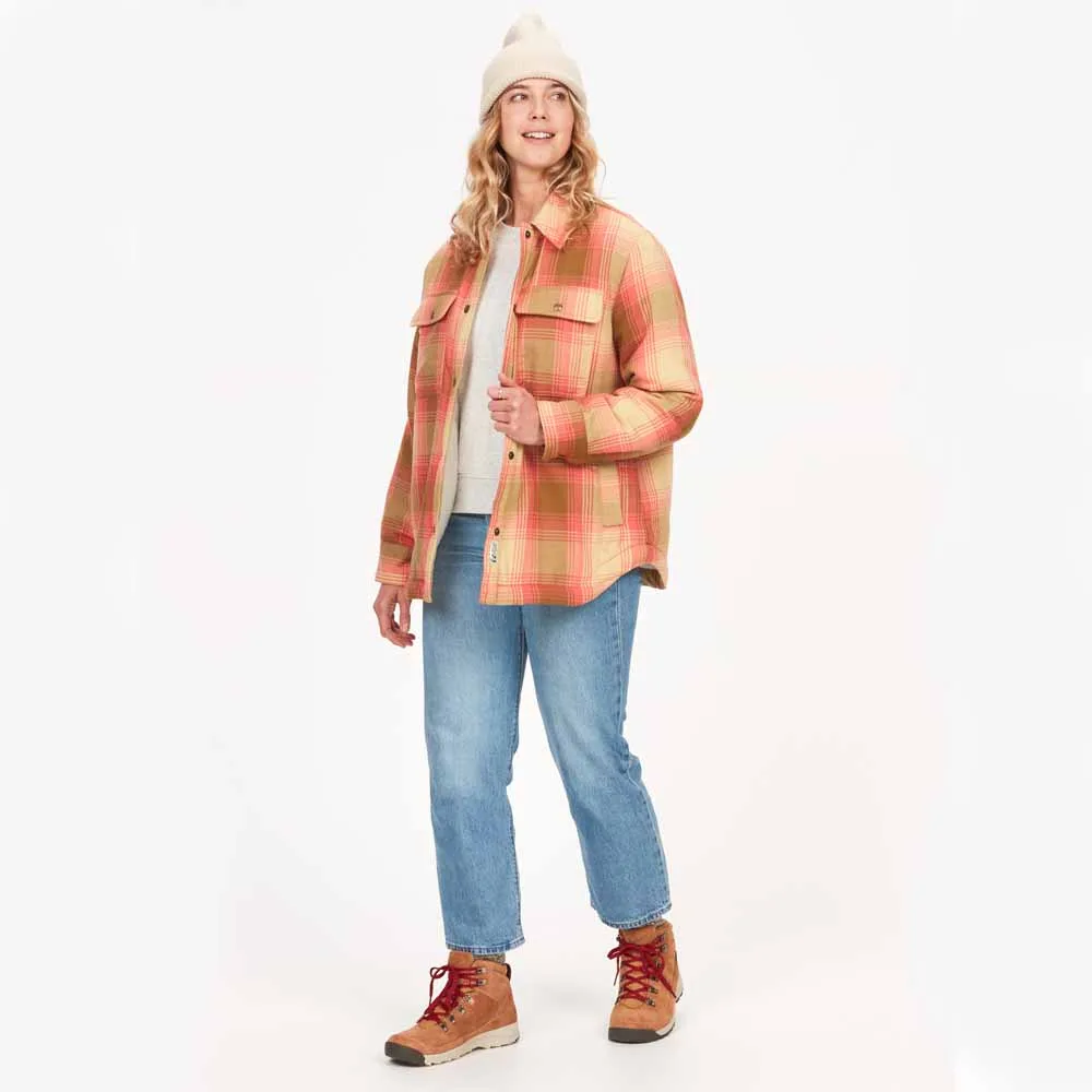 Wm's Ridgefield Sherpa Flannel Jacket på en modell- öppen