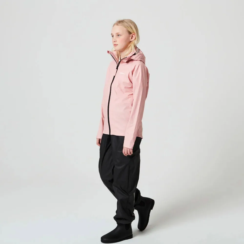 Tretorn Kids Packable rainset i light rose på en modell från sidan