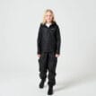 En flicka har på sig Tretorn Kids Packable rainset i jet black