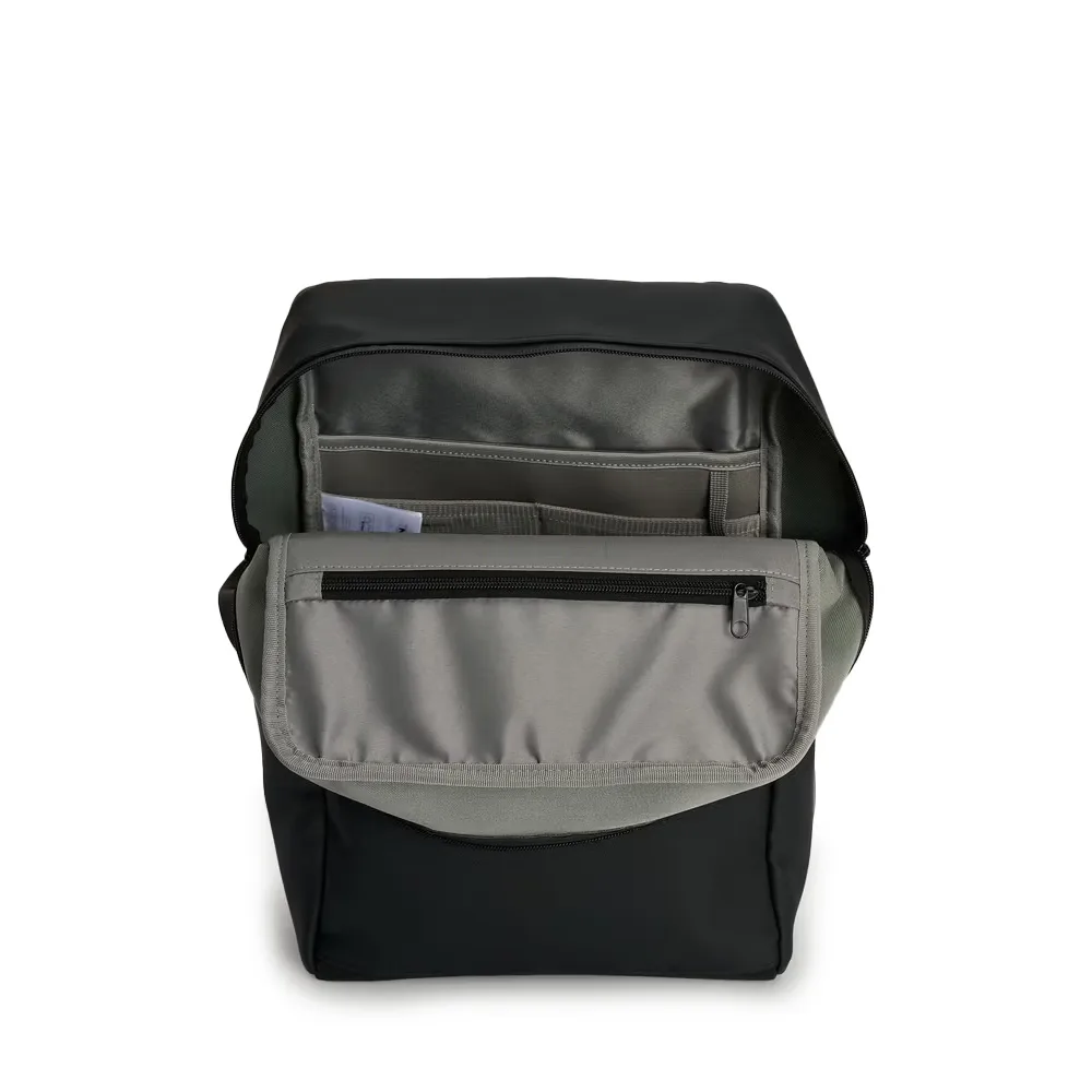 en öppnad Tretorn Wings Flexpack vattenavisande ryggsäck (unisex)
