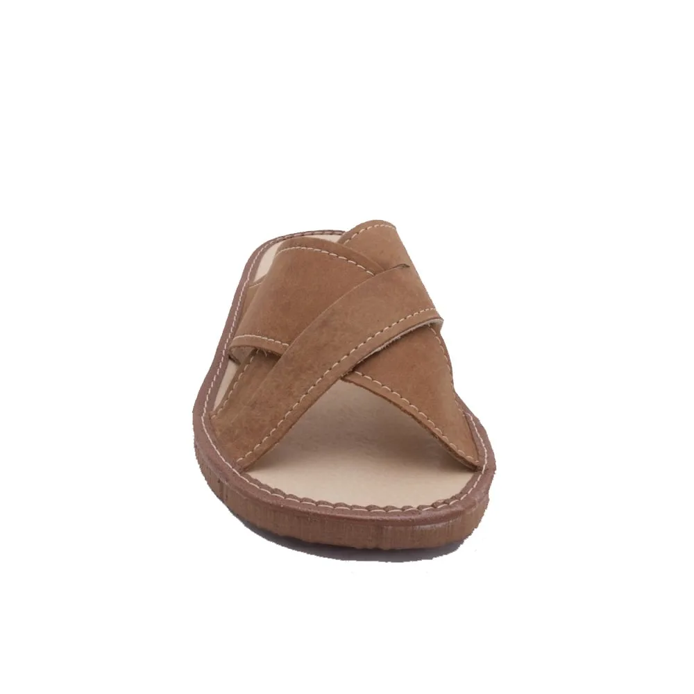 Framsidan av Mohed Eros sandaler