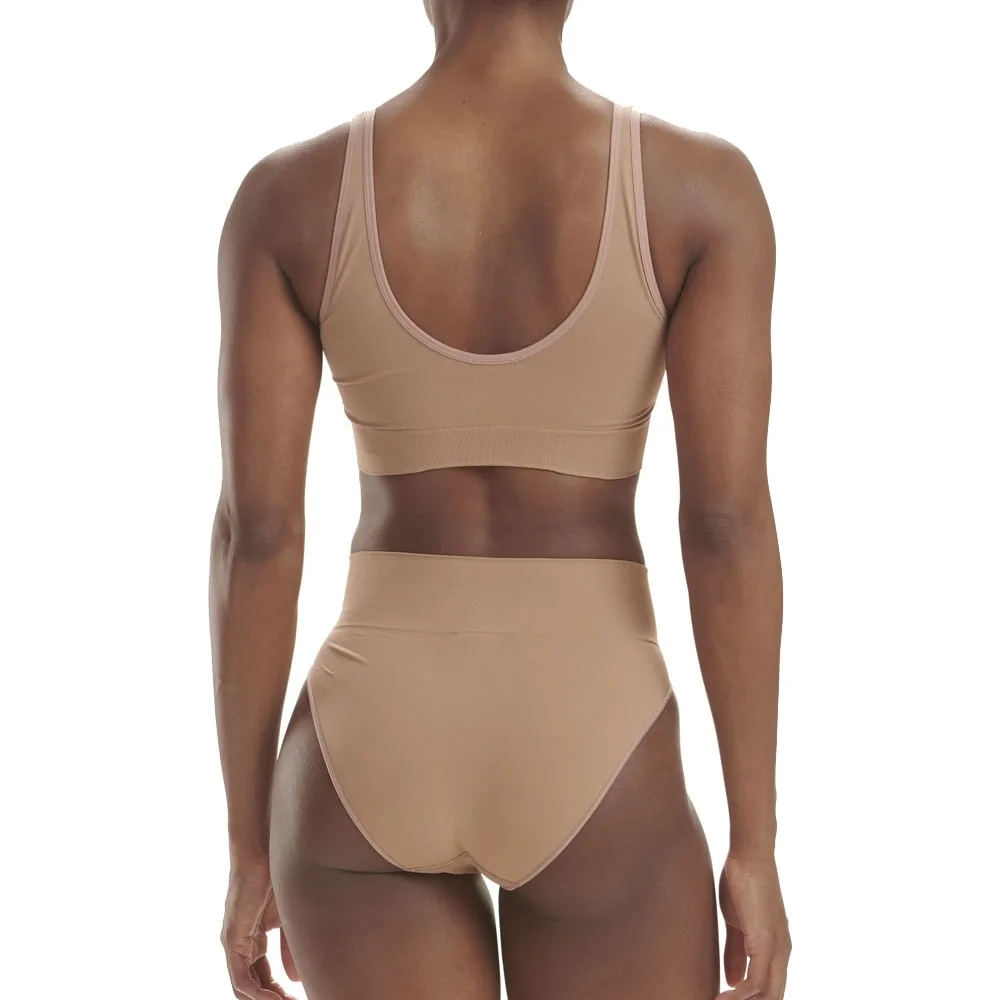 Baksida av Adidas Scoop Lounge Seamless Bra sportbh (dam på en modell