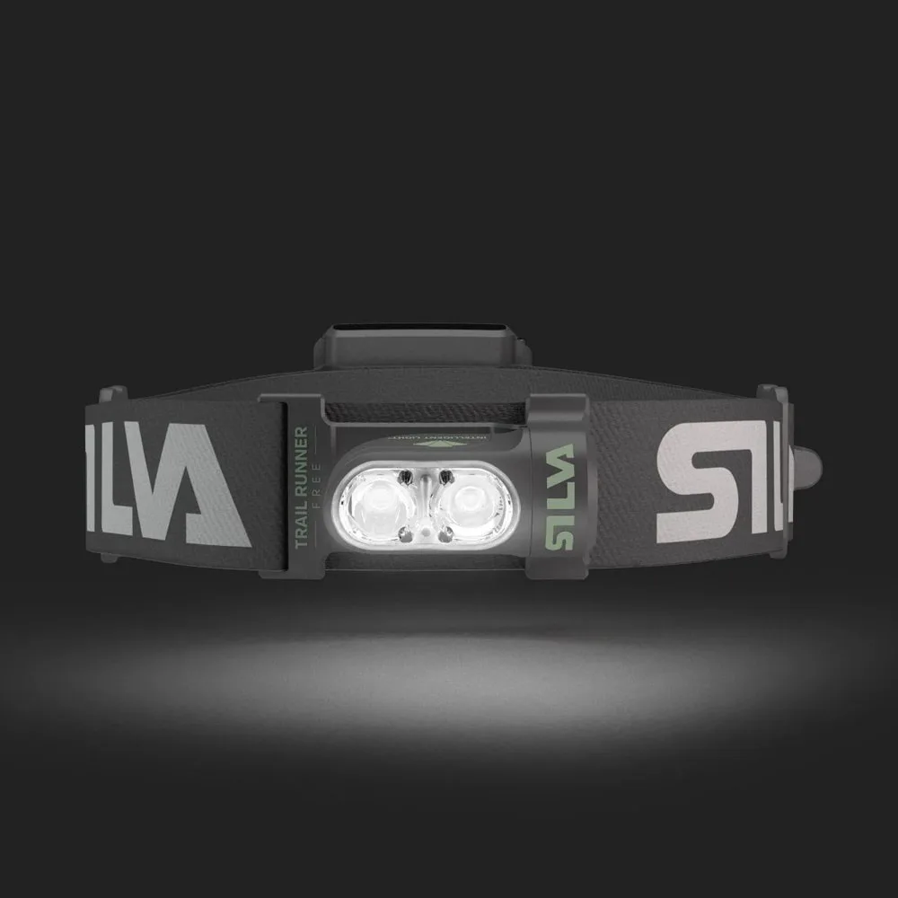Lampa som lyser med mörk bakrund av Silva Trail Runner Free 2 Ultra pannlampa
