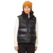 Marmot Guides Down Vest dunväst (dam) på en modell som kollar in i kameran