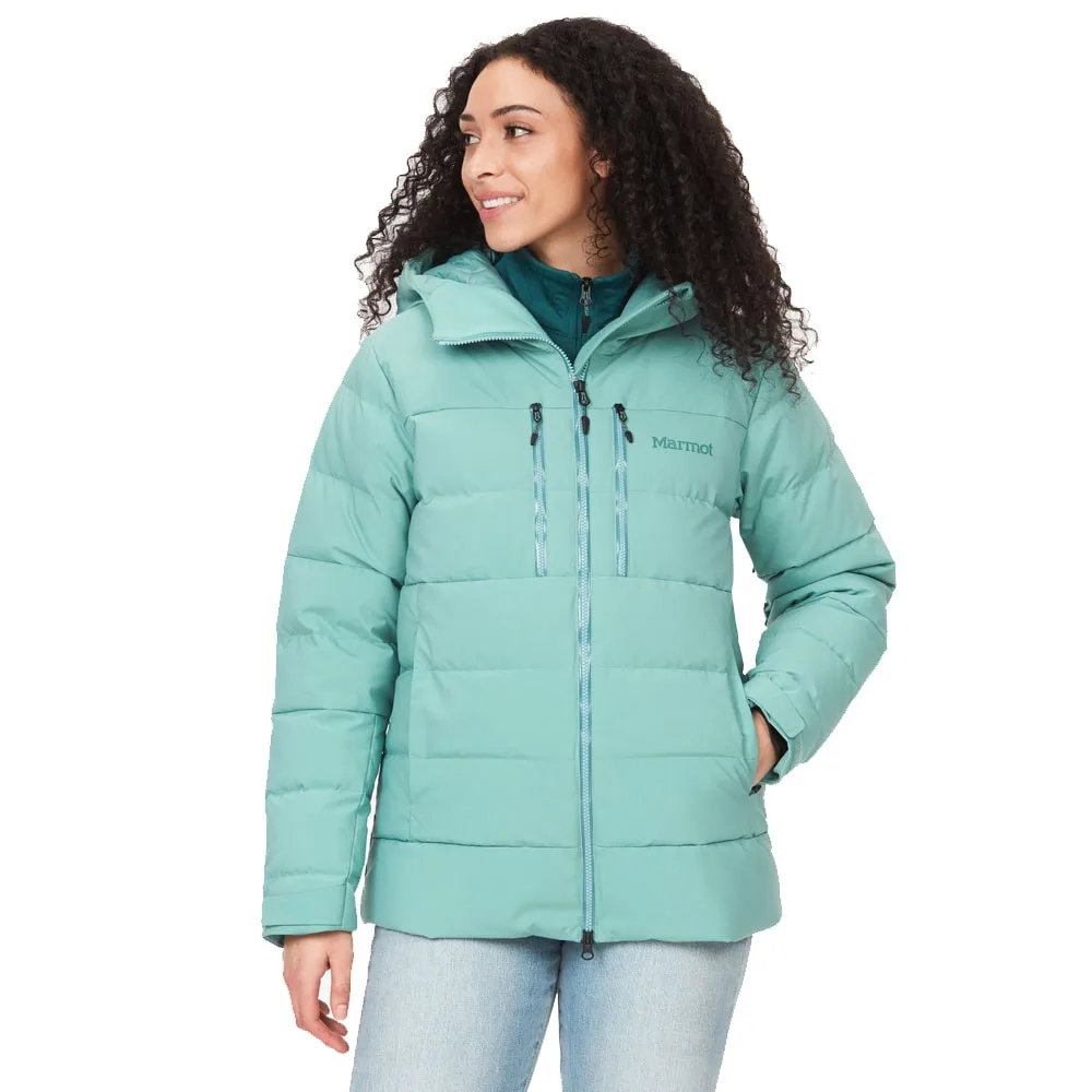 Marmot Slingshot Jacket skidjacka (dam) på en modell