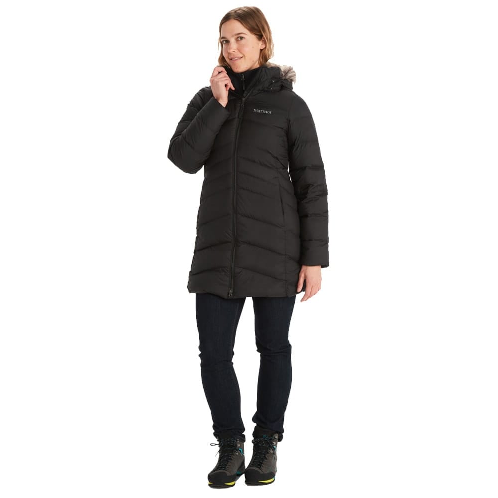 Marmot Montreal Coat (dam) i färgen svart på en modell