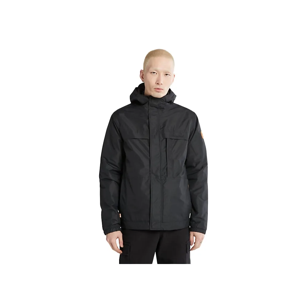 Timberland Benton vattenavisande skaljacka (herr) i svart på en modell som har jackan knäppt