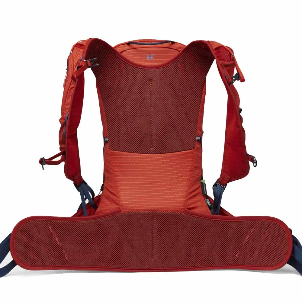 En öppen Black Diamond Pursuit 30L ryggsäck (herr)