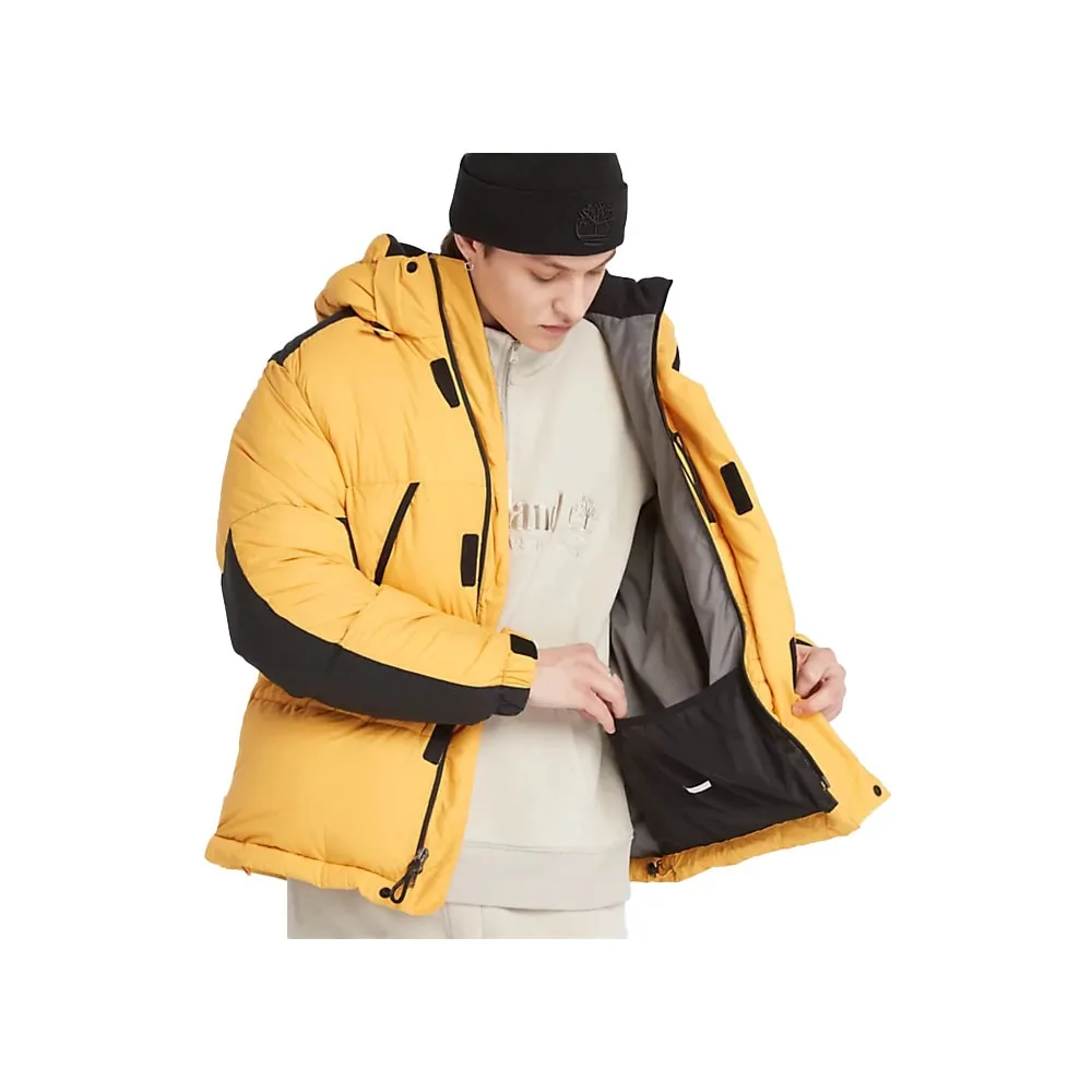 En modell som visar innerficka på Timberland Down Puffer Parka vinterjacka (Herr)