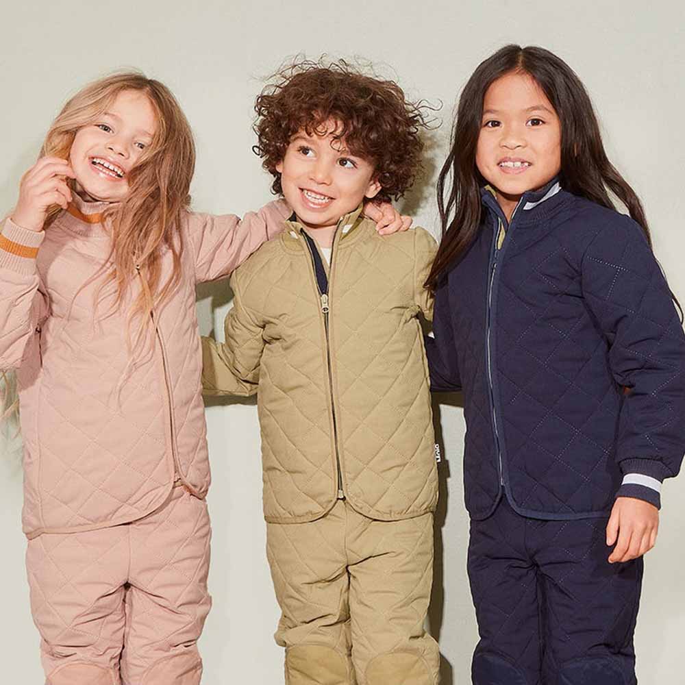 Molo Hatton termoset (barn/junior) på tre små barn