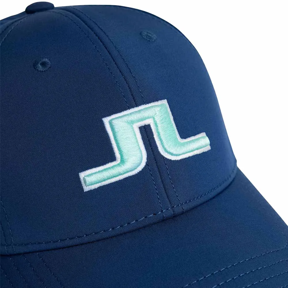 Snyggt motiv på J.Lindeberg Anga Cap keps (dam) i ett luftigt och bekvämt material - ger bra skydd mot solen