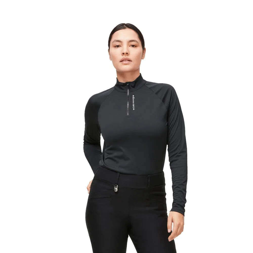 En mjuk och skön Röhnisch Addy Long Sleeve träningströja (dam) på en modell