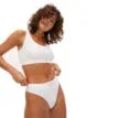 En modell bär den sköna Röhnisch Micro Rib Soft Bra (dam)