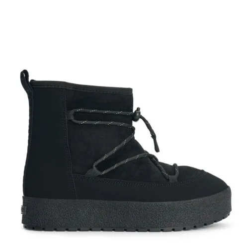 Ett par stilrena och varma Tretorn Aspa Hybrid Low kängor (dam) i färgen black