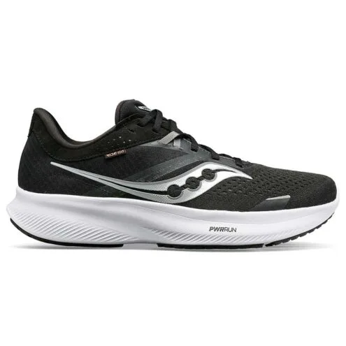 Ett par bekväma och lätta Saucony Ride 16 löparskor (herr) i färgen black/white